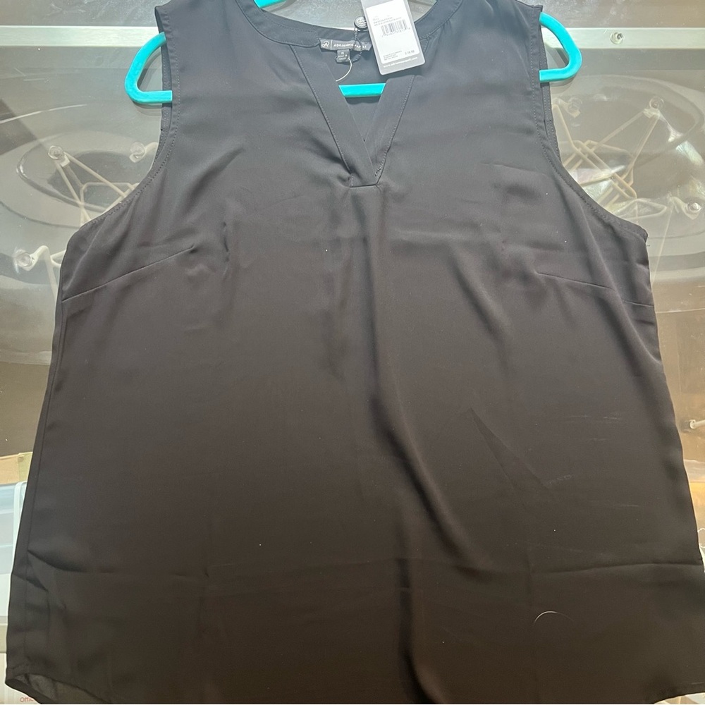 Adrianna Papell Elegant Black Sleeveless Blouse